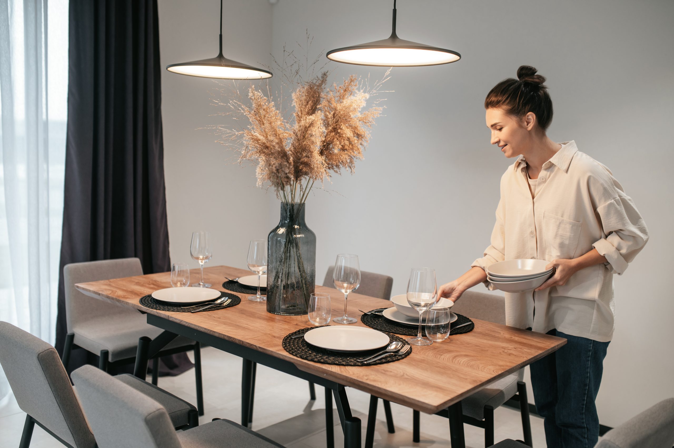 5 Innovative Extension Mechanisms in an Extendable Dining Table 